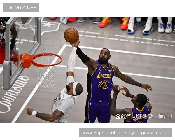 詹姆斯罚球稳稳命中，湖人在季后赛前夕拿下重要胜利